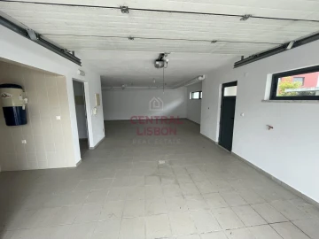 Moradia T5 para Venda em Laranjeiro e Feijó