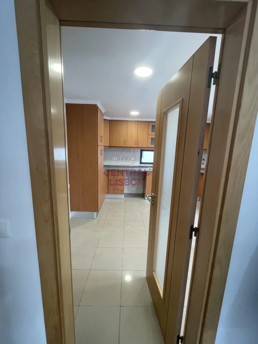 Moradia T5 para Venda em Laranjeiro e Feijó Foto 6