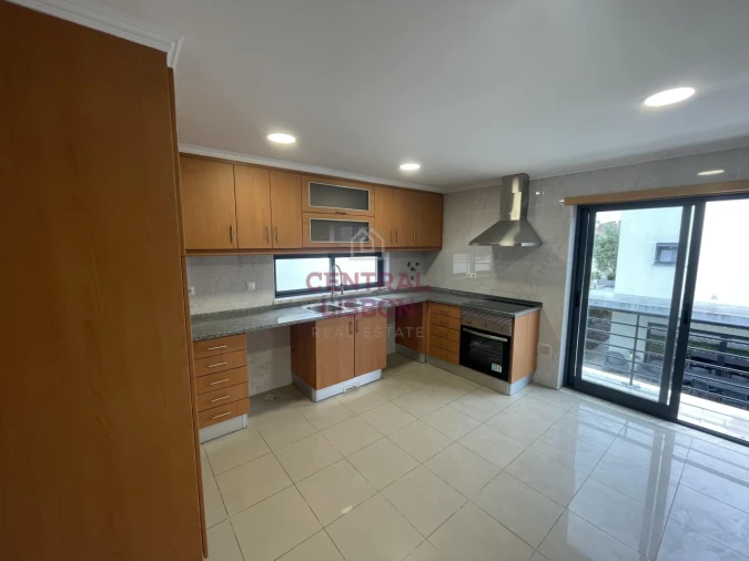 Moradia T5 para Venda em Laranjeiro e Feijó Foto 7