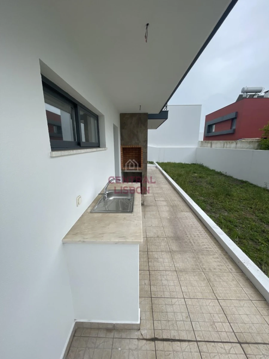 Moradia T5 para Venda em Laranjeiro e Feijó Foto 33