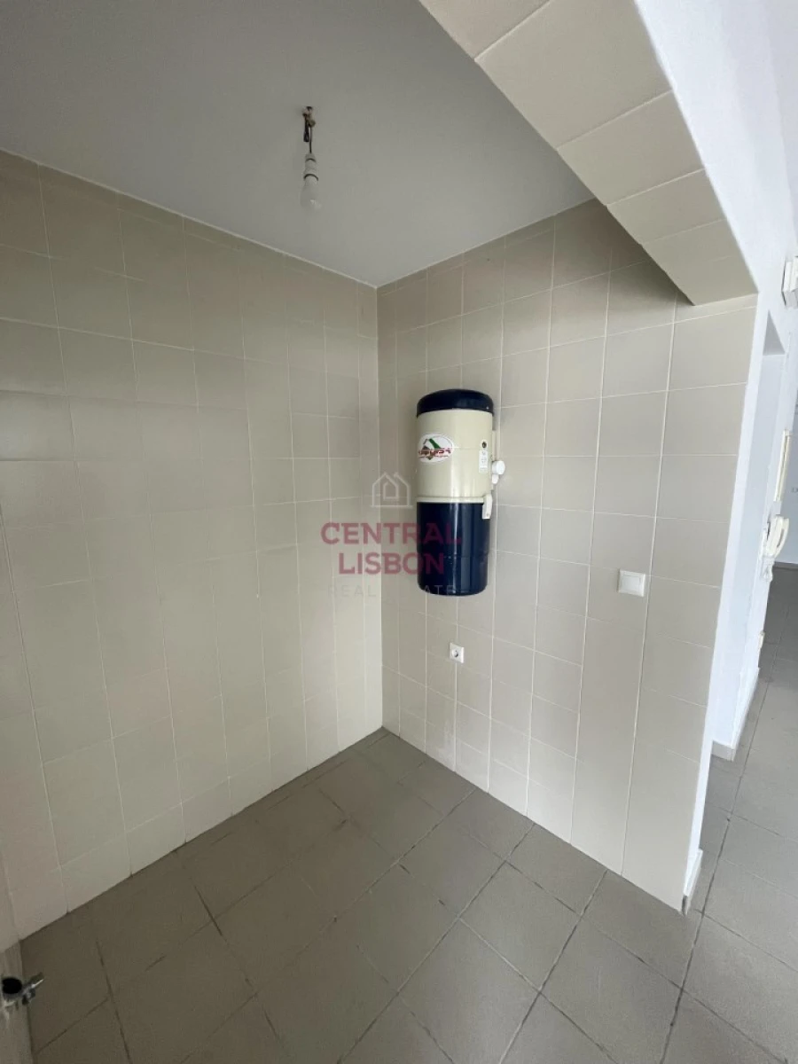 Moradia T5 para Venda em Laranjeiro e Feijó Foto 27