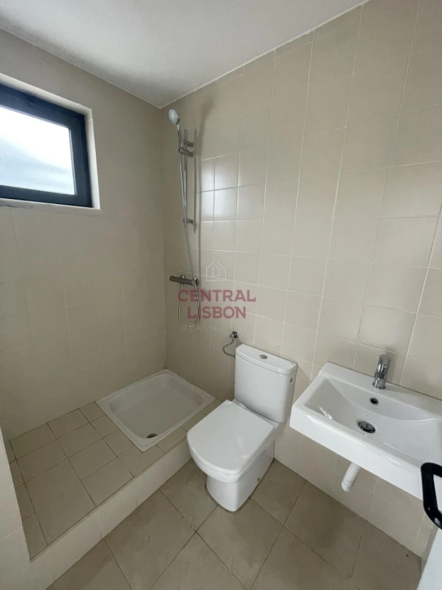 Moradia T5 para Venda em Laranjeiro e Feijó Foto 26