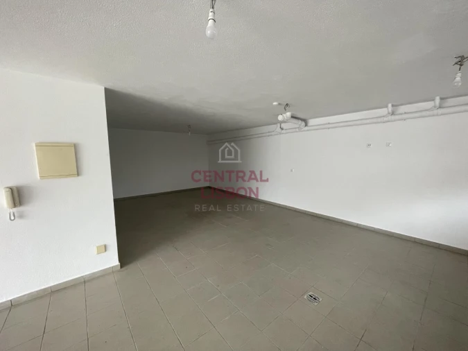 Moradia T5 para Venda em Laranjeiro e Feijó Foto 28