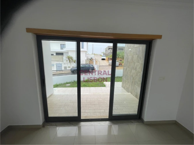 Moradia T5 para Venda em Laranjeiro e Feijó Foto 4