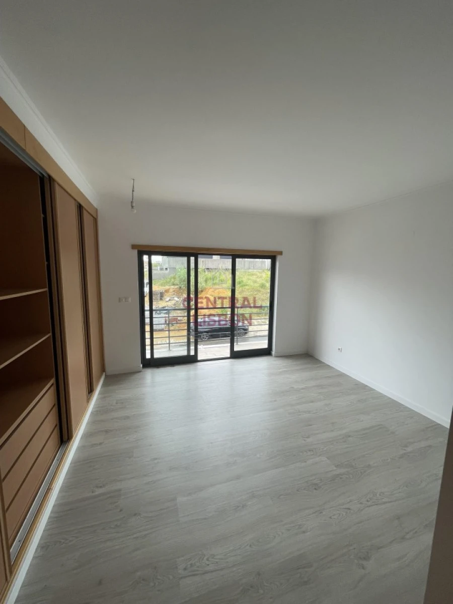 Moradia T5 para Venda em Laranjeiro e Feijó Foto 21