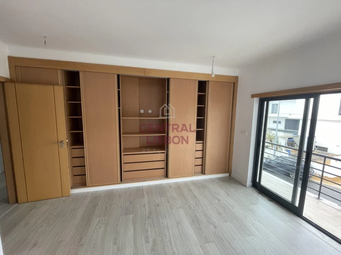 Moradia T5 para Venda em Laranjeiro e Feijó Foto 20