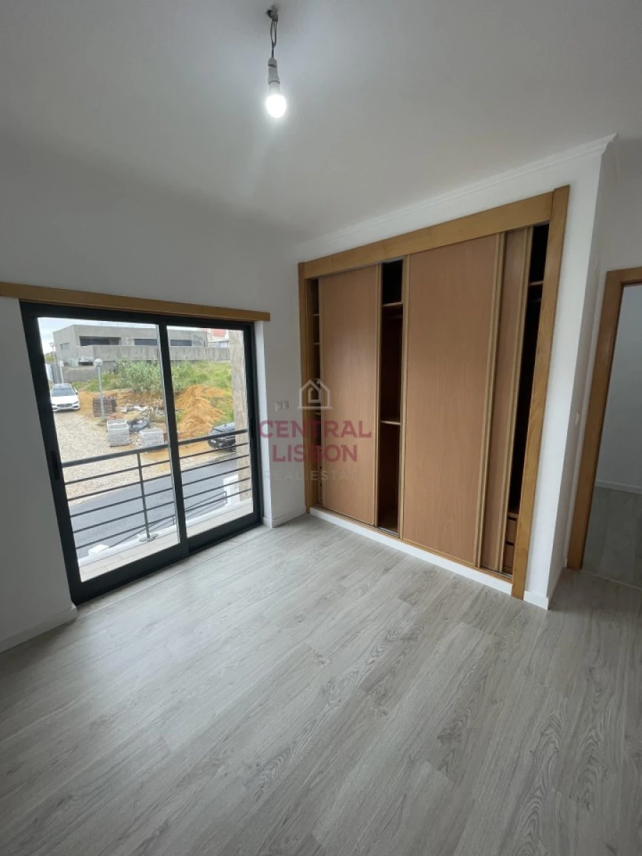 Moradia T5 para Venda em Laranjeiro e Feijó Foto 13