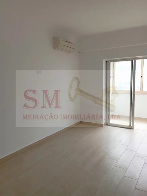 Apartamento T1 para Arrendamento em Almada, Cova da Piedade, Pragal e Cacilhas
