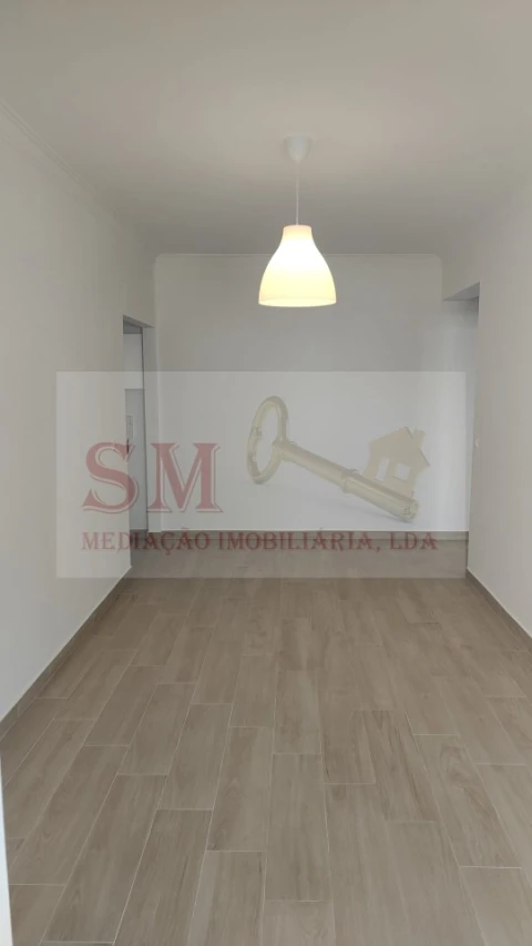 Apartamento T1 para Arrendamento em Almada, Cova da Piedade, Pragal e Cacilhas
