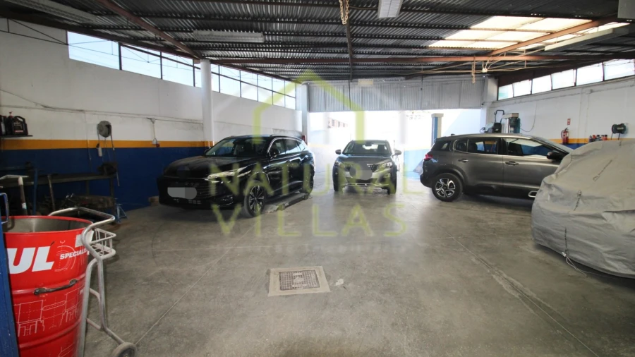 Armazém para Venda em Santa Barbara de Nexe