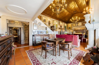 Moradia T5 para Venda em Palmeira de Faro e Curvos