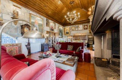 Moradia T5 para Venda em Palmeira de Faro e Curvos