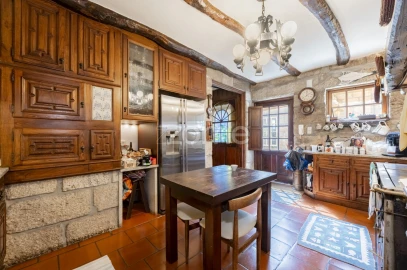 Moradia T5 para Venda em Palmeira de Faro e Curvos