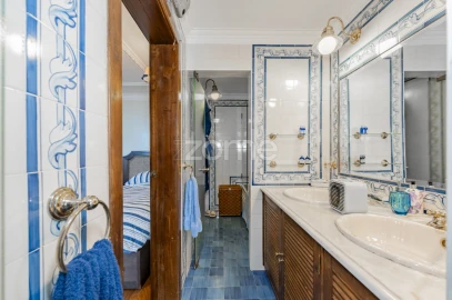 Moradia T5 para Venda em Palmeira de Faro e Curvos