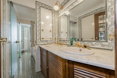 Moradia T5 para Venda em Palmeira de Faro e Curvos