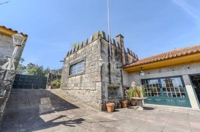 Moradia T5 para Venda em Palmeira de Faro e Curvos