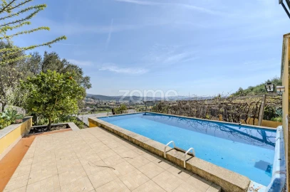 Moradia T5 para Venda em Palmeira de Faro e Curvos