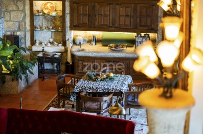 Moradia T5 para Venda em Palmeira de Faro e Curvos