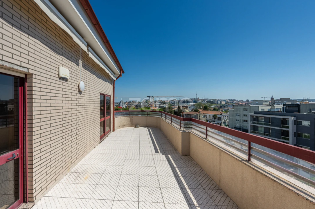 Apartamento T6 para Venda em Santa Marinha e São Pedro da Afurada Foto 2
