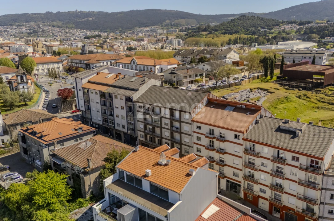 Apartamento T2 para Arrendamento em Braga (Maximinos, Sé e Cividade) Foto 3