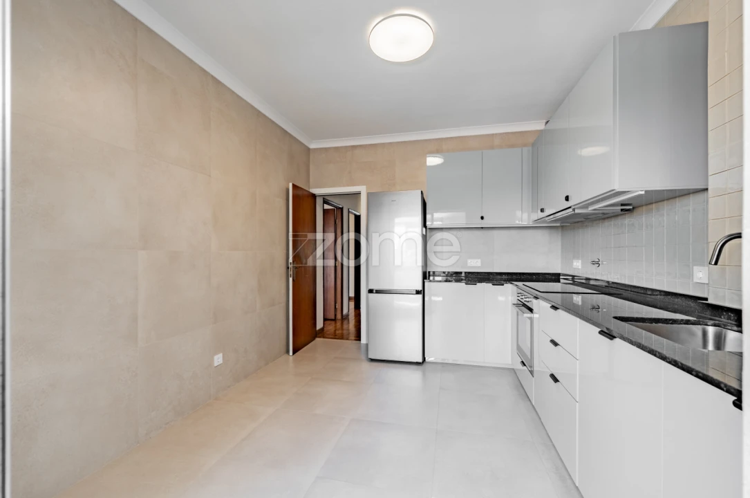 Apartamento T2 para Arrendamento em Braga (Maximinos, Sé e Cividade) Foto 14