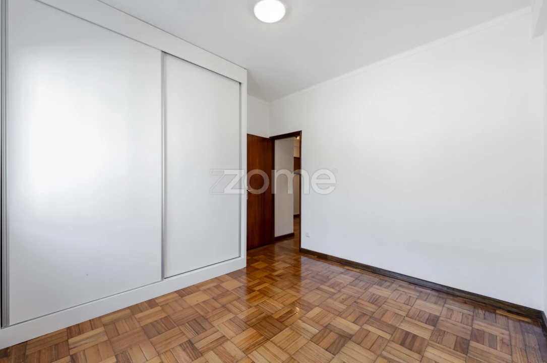Apartamento T2 para Arrendamento em Braga (Maximinos, Sé e Cividade) Foto 24