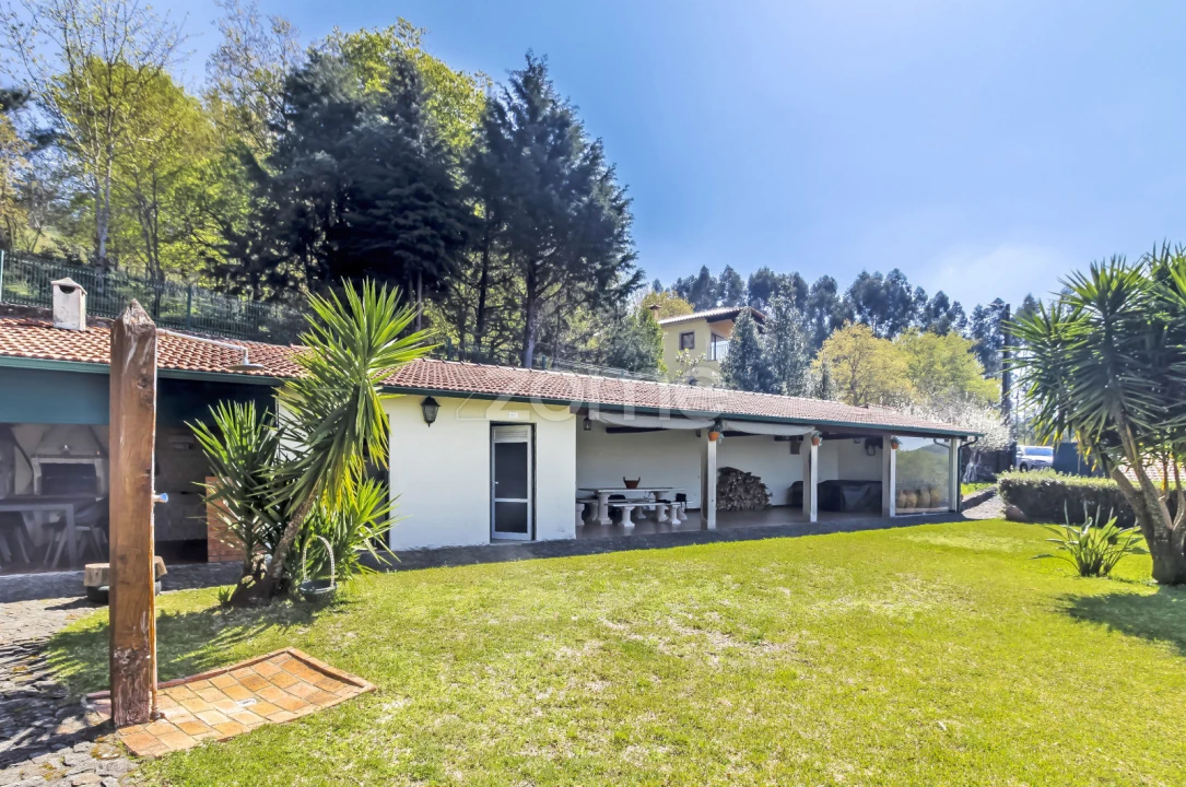 Moradia T4 para Venda em Infesta Foto 37