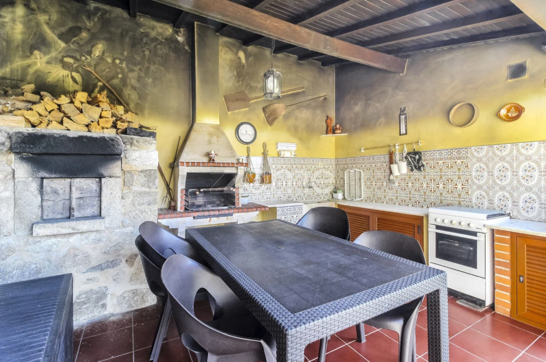 Moradia T4 para Venda em Infesta Foto 38