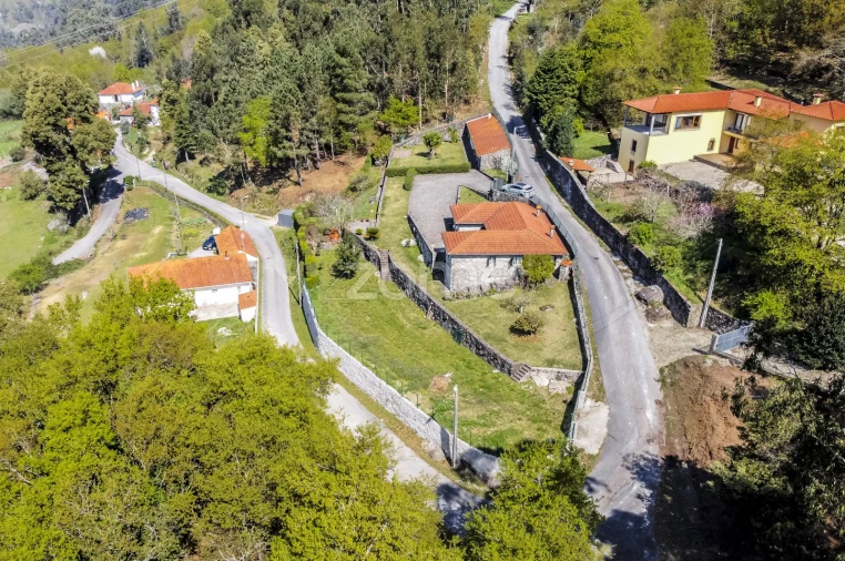 Moradia T4 para Venda em Infesta Foto 4