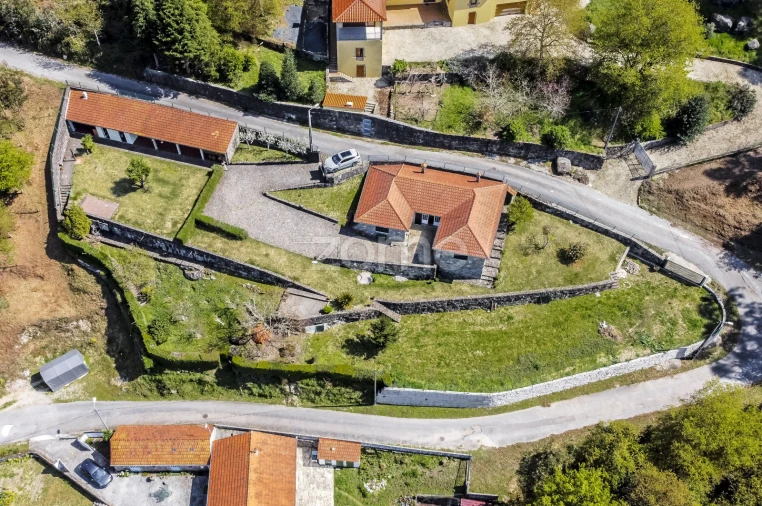 Moradia T4 para Venda em Infesta Foto 6