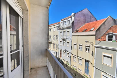 Apartamento T2 para Arrendamento em Campolide