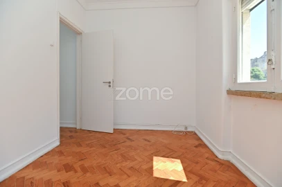 Apartamento T2 para Arrendamento em Campolide