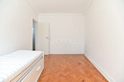 Apartamento T2 para Arrendamento em Campolide