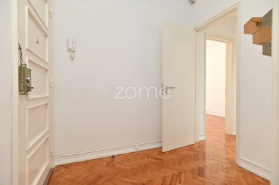 Apartamento T2 para Arrendamento em Campolide