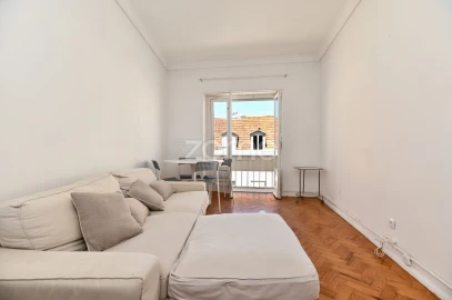 Apartamento T2 para Arrendamento em Campolide