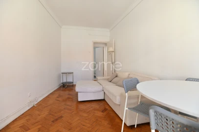 Apartamento T2 para Arrendamento em Campolide