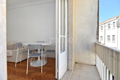 Apartamento T2 para Arrendamento em Campolide