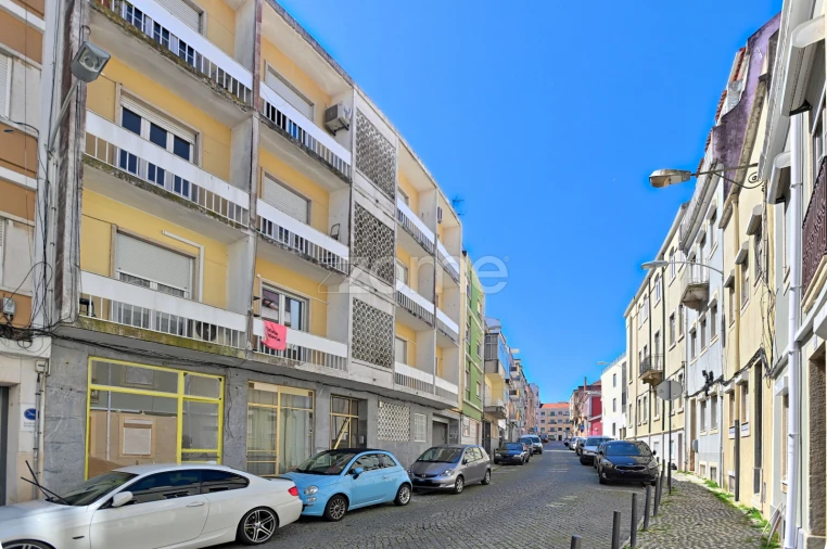 Apartamento T2 para Arrendamento em Campolide Foto 2