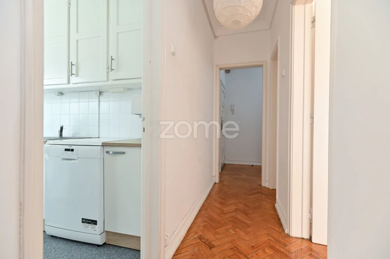 Apartamento T2 para Arrendamento em Campolide Foto 6