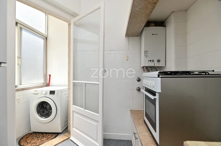 Apartamento T2 para Arrendamento em Campolide Foto 19