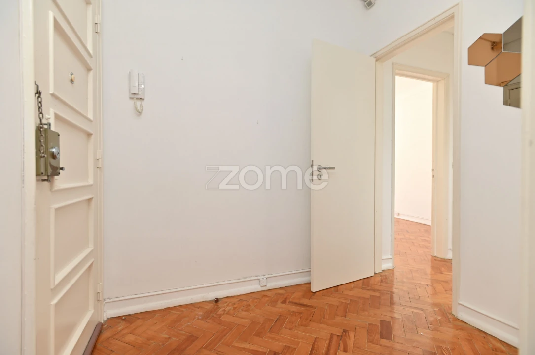 Apartamento T2 para Arrendamento em Campolide Foto 12