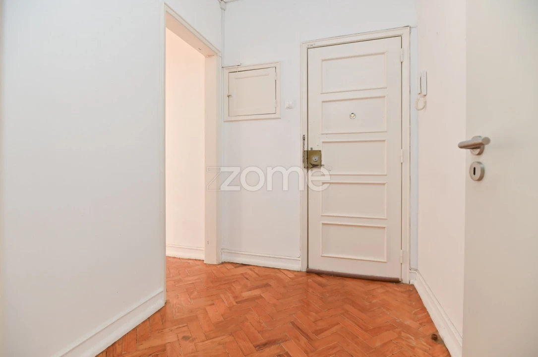 Apartamento T2 para Arrendamento em Campolide Foto 13