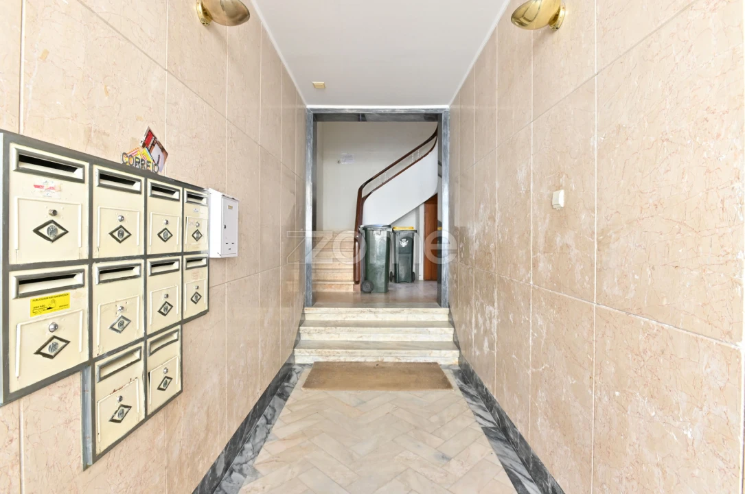 Apartamento T2 para Arrendamento em Campolide Foto 22