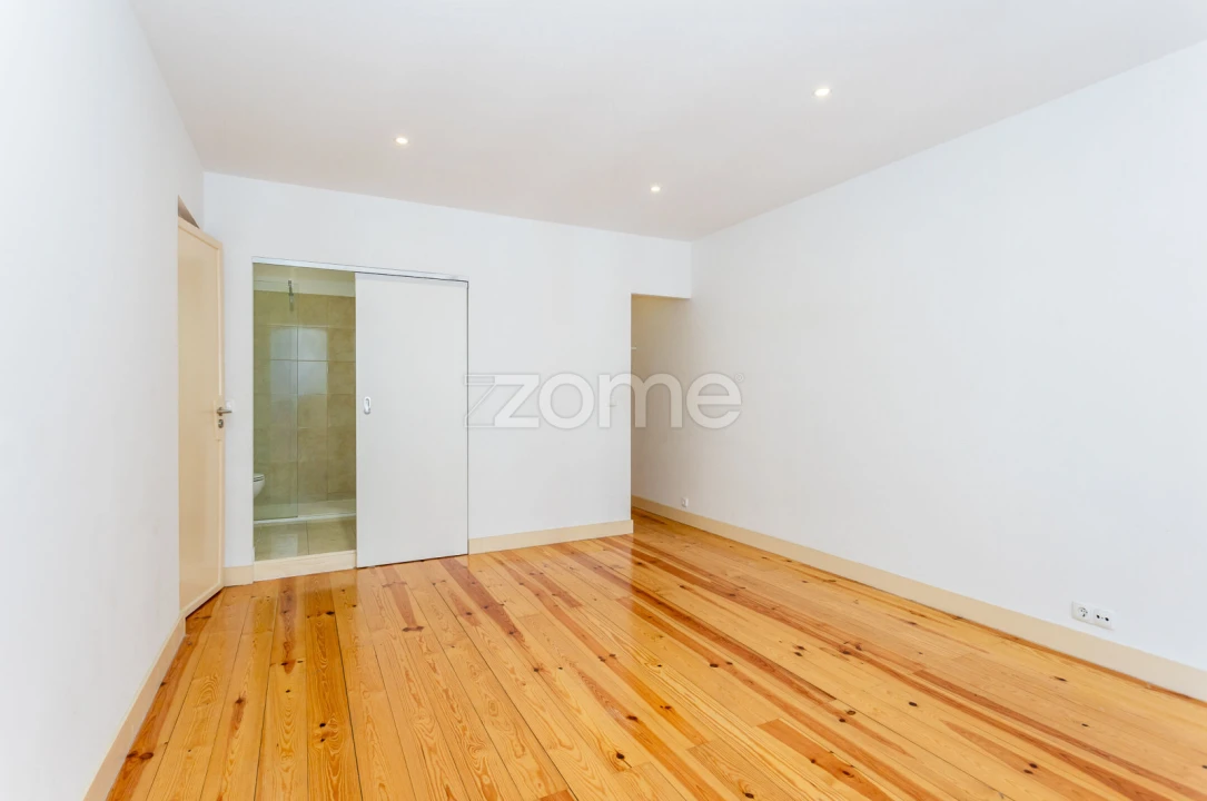 Apartamento T2 para Venda em Santo António Foto 22