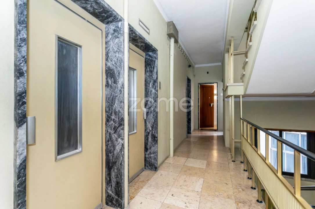 Apartamento T2 para Venda em Santo António Foto 7