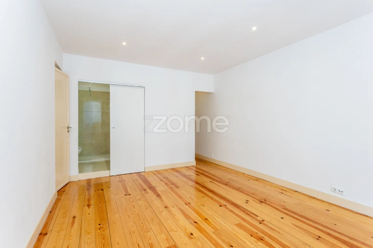 Apartamento T2 para Venda em Santo António Foto 22