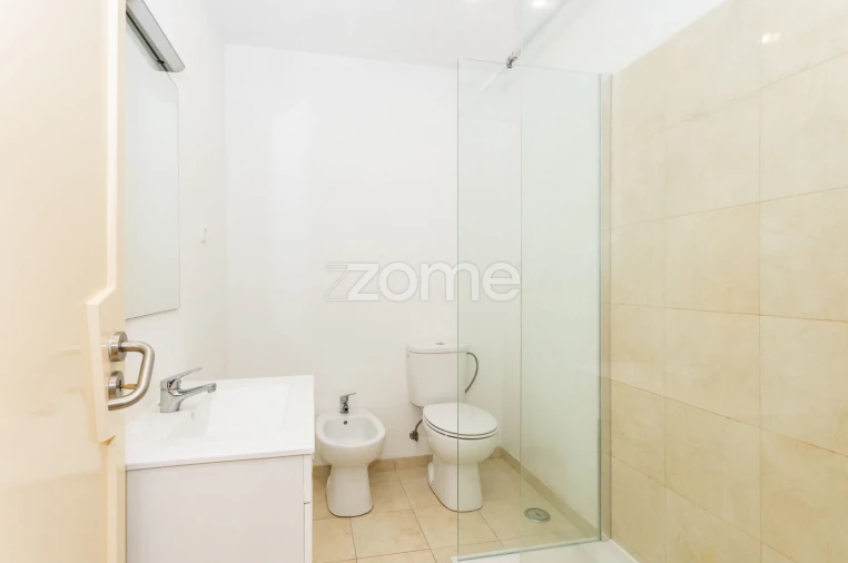 Apartamento T2 para Venda em Santo António Foto 26