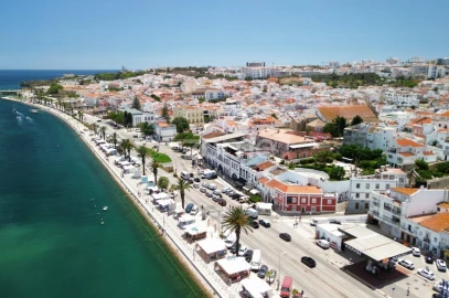 Garagem para Venda em Lagos (São Sebastião e Santa Maria)