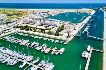 Garagem para Venda em Lagos (São Sebastião e Santa Maria)