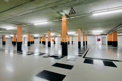 Garagem para Venda em Lagos (São Sebastião e Santa Maria)